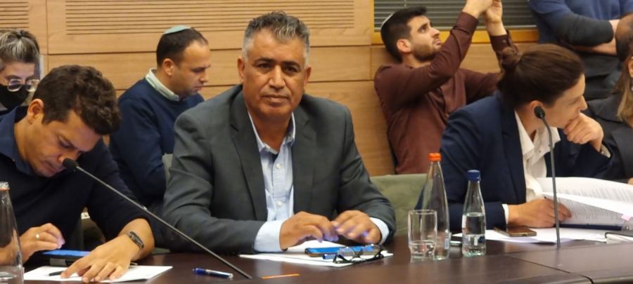 النائب العطاونة يُطلِع الكنيست على حقيقة الوجود العربي البدوي في النقب قبل قيام اسرائيل